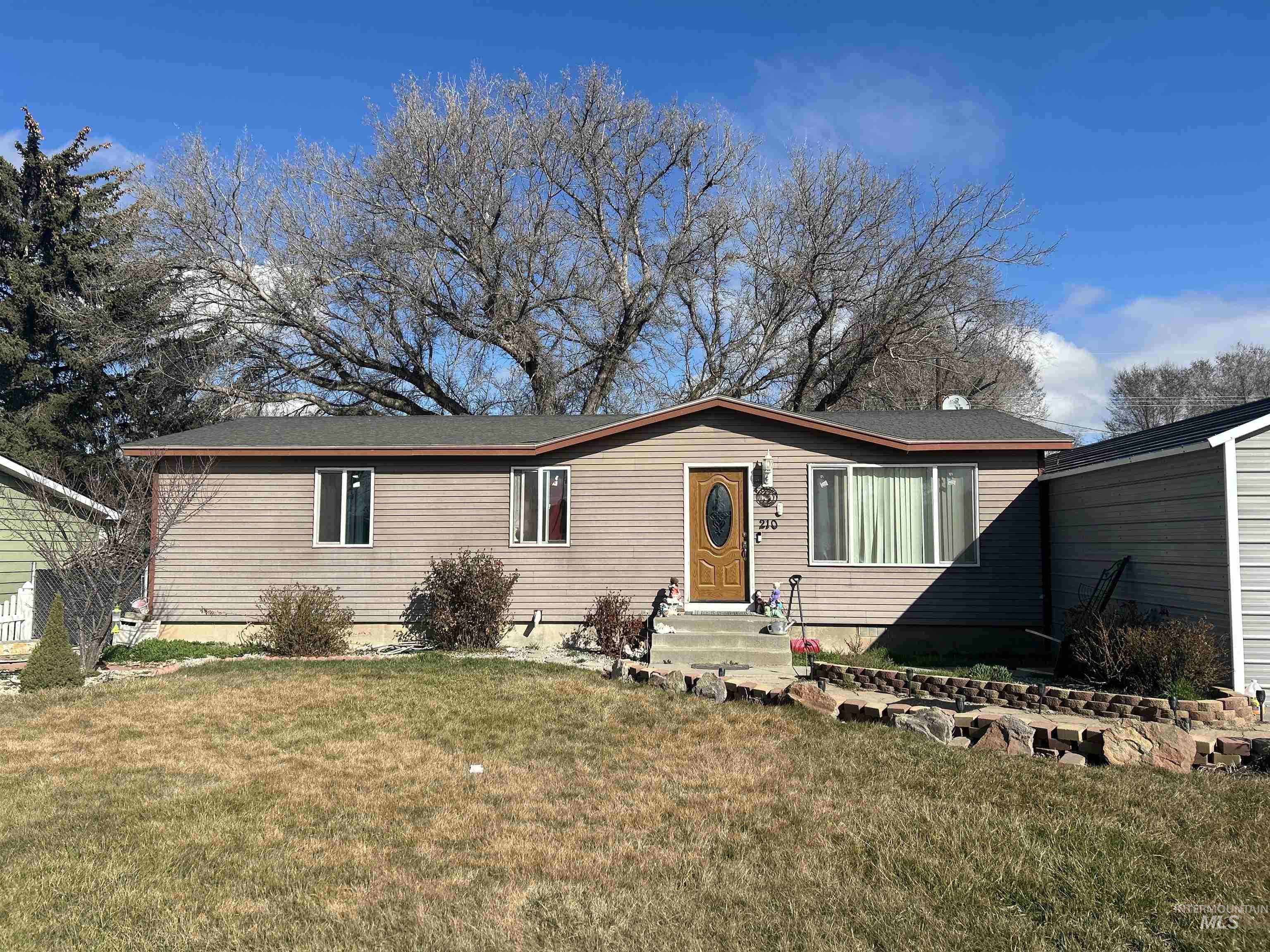 210 5Th Ave, Wendell, Idaho 83355, 3 Bedrooms, 1.5 Bathrooms, Residential For Sale, Price $280,000, 98976711