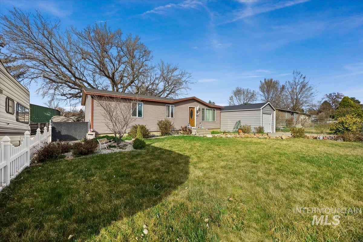 210 5Th Ave, Wendell, Idaho 83355, 3 Bedrooms, 1.5 Bathrooms, Residential For Sale, Price $260,000,MLS 98976711