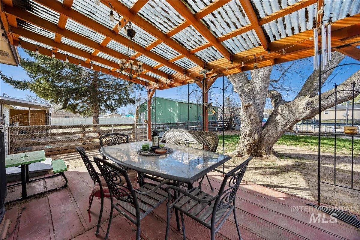 210 5Th Ave, Wendell, Idaho 83355, 3 Bedrooms, 1.5 Bathrooms, Residential For Sale, Price $260,000,MLS 98976711