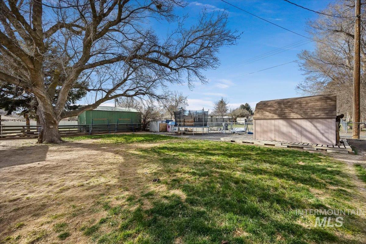 210 5Th Ave, Wendell, Idaho 83355, 3 Bedrooms, 1.5 Bathrooms, Residential For Sale, Price $260,000,MLS 98976711