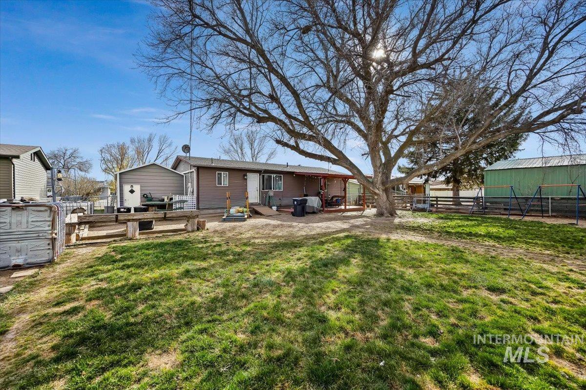 210 5Th Ave, Wendell, Idaho 83355, 3 Bedrooms, 1.5 Bathrooms, Residential For Sale, Price $260,000,MLS 98976711