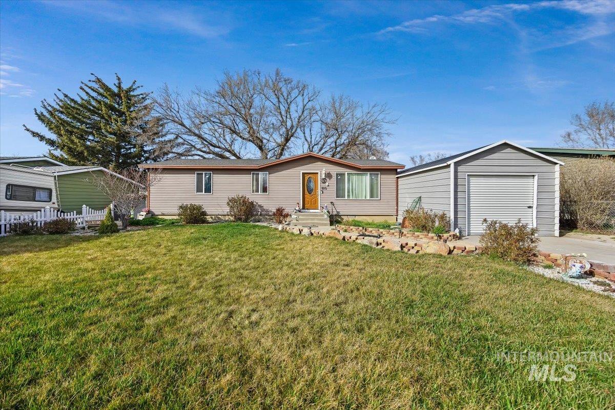 210 5Th Ave, Wendell, Idaho 83355, 3 Bedrooms, 1.5 Bathrooms, Residential For Sale, Price $260,000,MLS 98976711