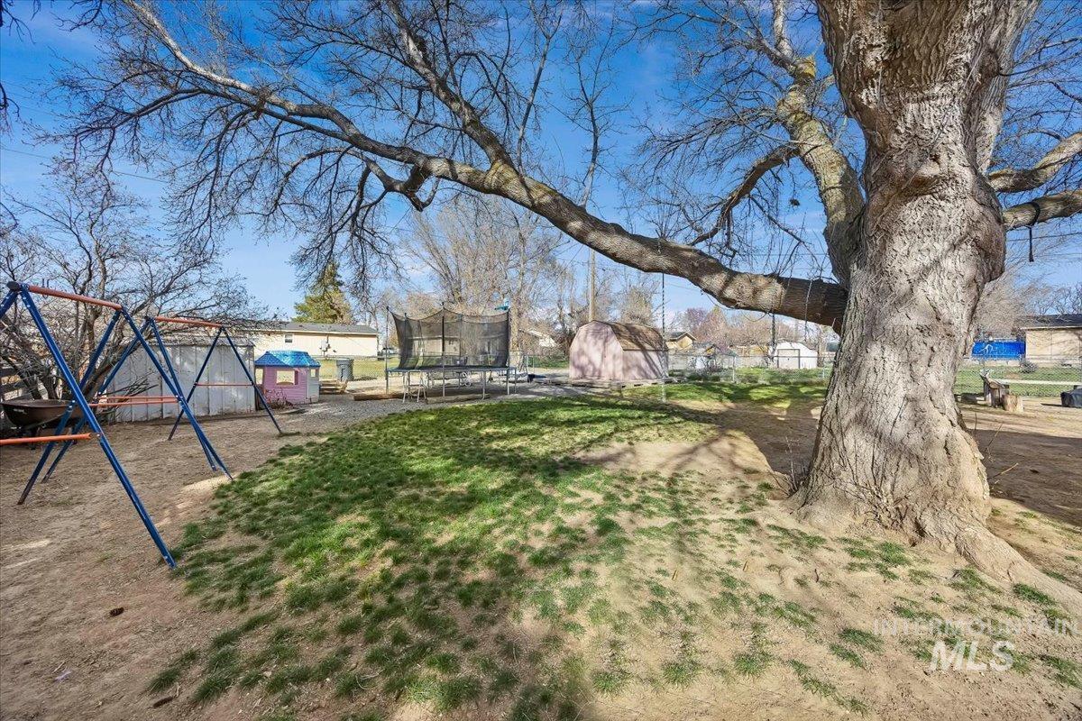 210 5Th Ave, Wendell, Idaho 83355, 3 Bedrooms, 1.5 Bathrooms, Residential For Sale, Price $260,000,MLS 98976711