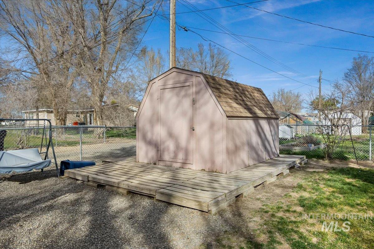 210 5Th Ave, Wendell, Idaho 83355, 3 Bedrooms, 1.5 Bathrooms, Residential For Sale, Price $260,000,MLS 98976711