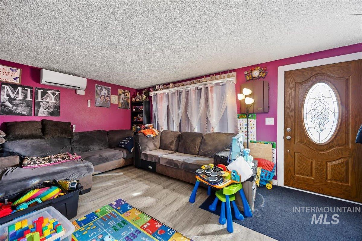 210 5Th Ave, Wendell, Idaho 83355, 3 Bedrooms, 1.5 Bathrooms, Residential For Sale, Price $260,000,MLS 98976711