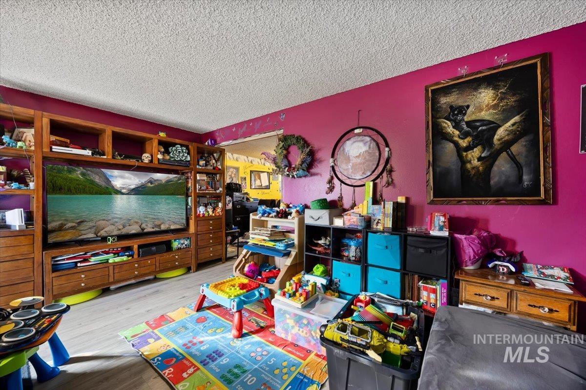 210 5Th Ave, Wendell, Idaho 83355, 3 Bedrooms, 1.5 Bathrooms, Residential For Sale, Price $260,000,MLS 98976711