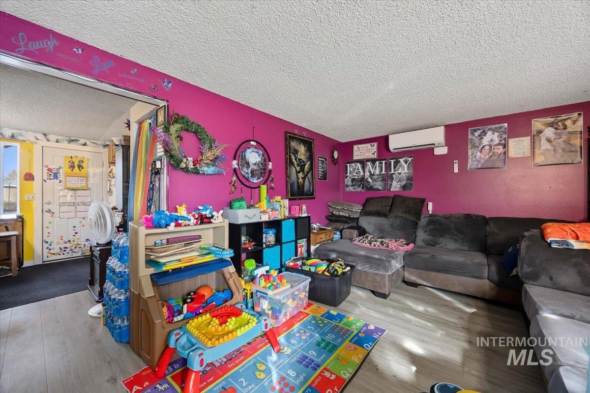 210 5Th Ave, Wendell, Idaho 83355, 3 Bedrooms, 1.5 Bathrooms, Residential For Sale, Price $260,000,MLS 98976711