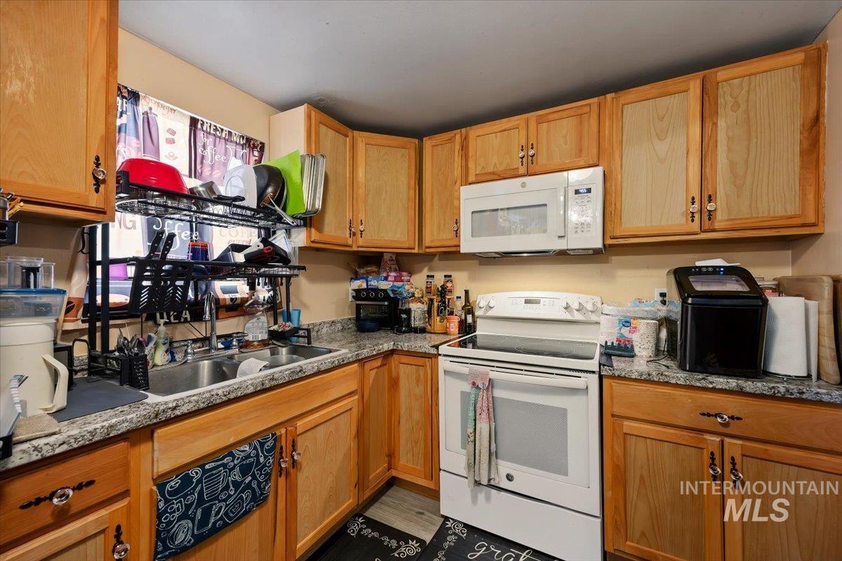 210 5Th Ave, Wendell, Idaho 83355, 3 Bedrooms, 1.5 Bathrooms, Residential For Sale, Price $260,000,MLS 98976711