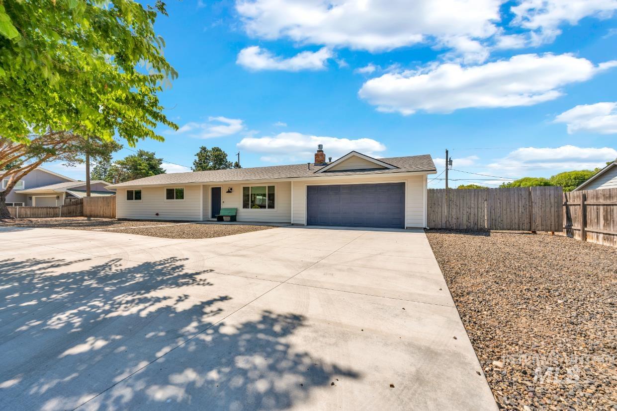 2155 W Waltman St, Meridian, Idaho 83642, 3 Bedrooms, 2 Bathrooms, Residential For Sale, Price $700,000, 98976713