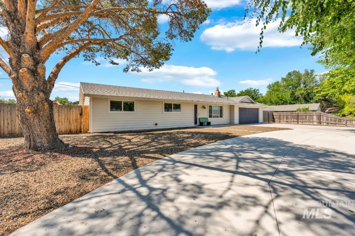 2155 W Waltman St, Meridian, Idaho 83642, 3 Bedrooms, 2 Bathrooms, Residential For Sale, Price $700,000, 98976713