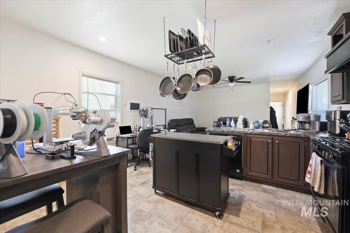 424 W Cherry Ln, Meridian, Idaho 83642, 3 Bedrooms, 2 Bathrooms, Residential For Sale, Price $114,900, 98976717