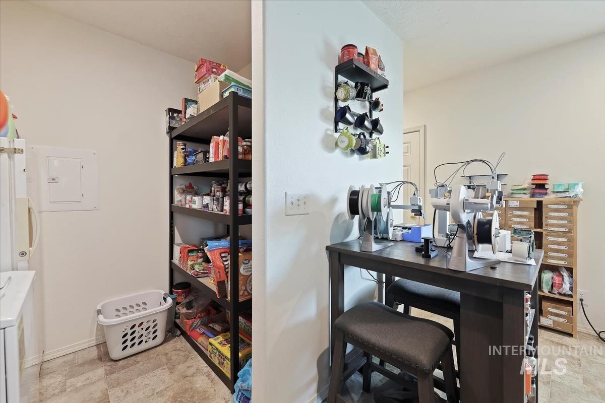 424 W Cherry Ln, Meridian, Idaho 83642, 3 Bedrooms, 2 Bathrooms, Residential For Sale, Price $114,900, 98976717