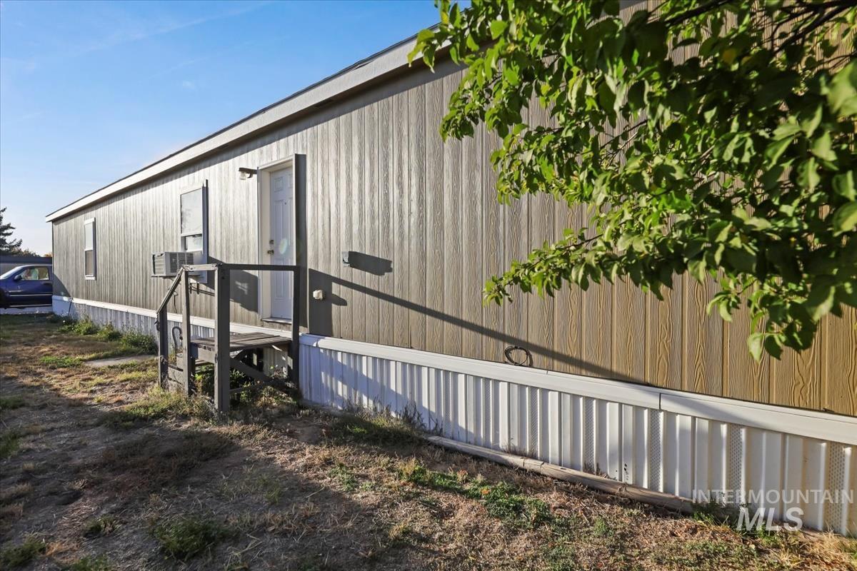 424 W Cherry Ln, Meridian, Idaho 83642, 3 Bedrooms, 2 Bathrooms, Residential For Sale, Price $114,900, 98976717