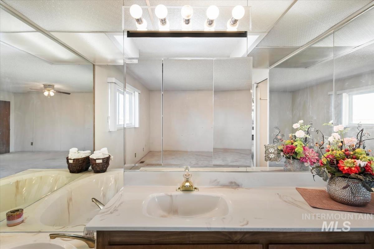 11842 Wilma Ln, Nampa, Idaho 83651, 3 Bedrooms, 2 Bathrooms, Residential For Sale, Price $399,900, 98976719