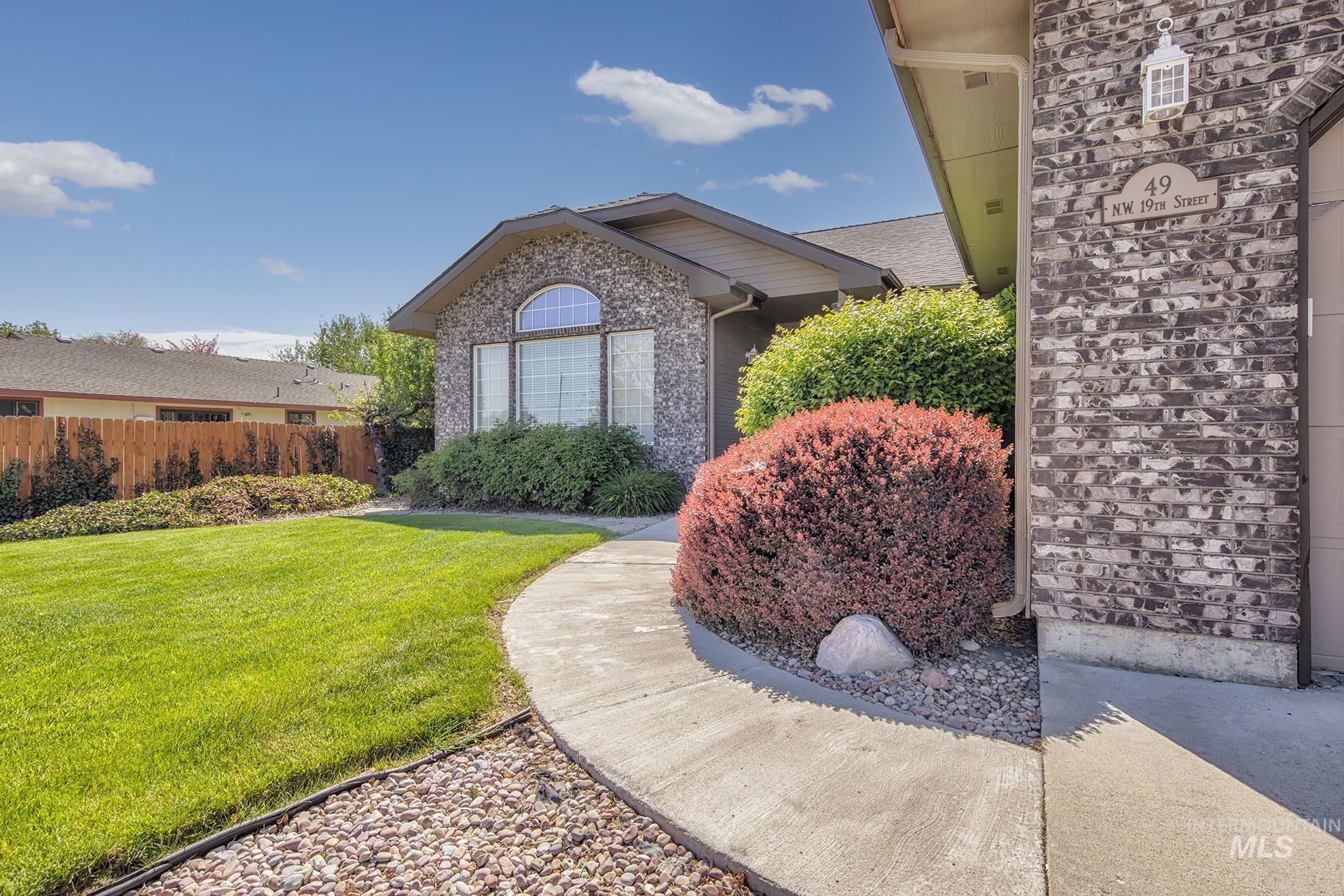 49 NW 19th St, Ontario, Oregon 97914, 4 Bedrooms, 3 Bathrooms, Residential For Sale, Price $475,000, 98976720