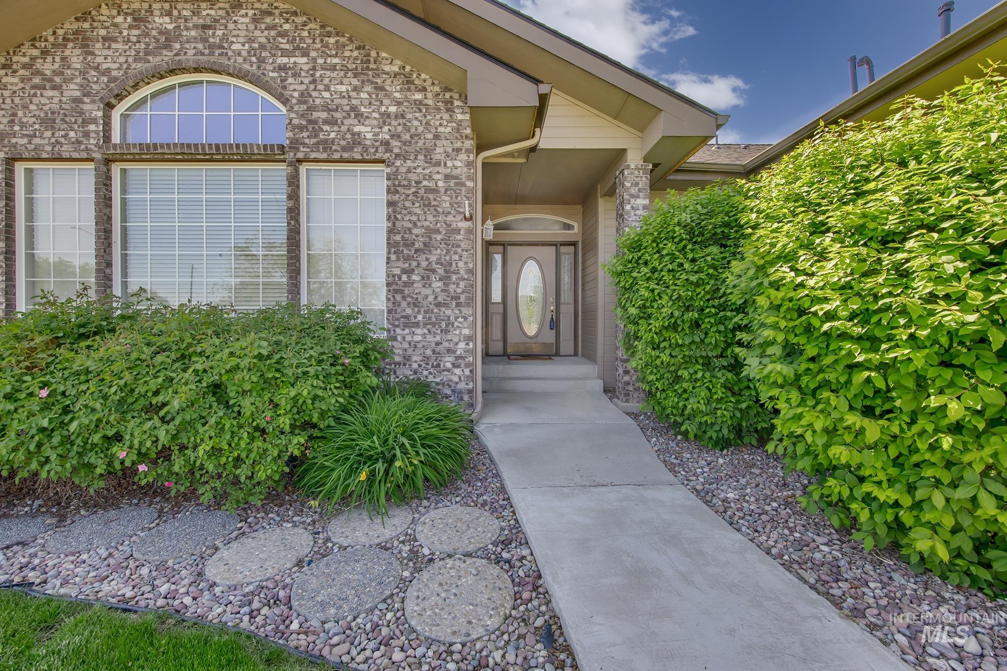 49 NW 19th St, Ontario, Oregon 97914, 4 Bedrooms, 3 Bathrooms, Residential For Sale, Price $475,000, 98976720