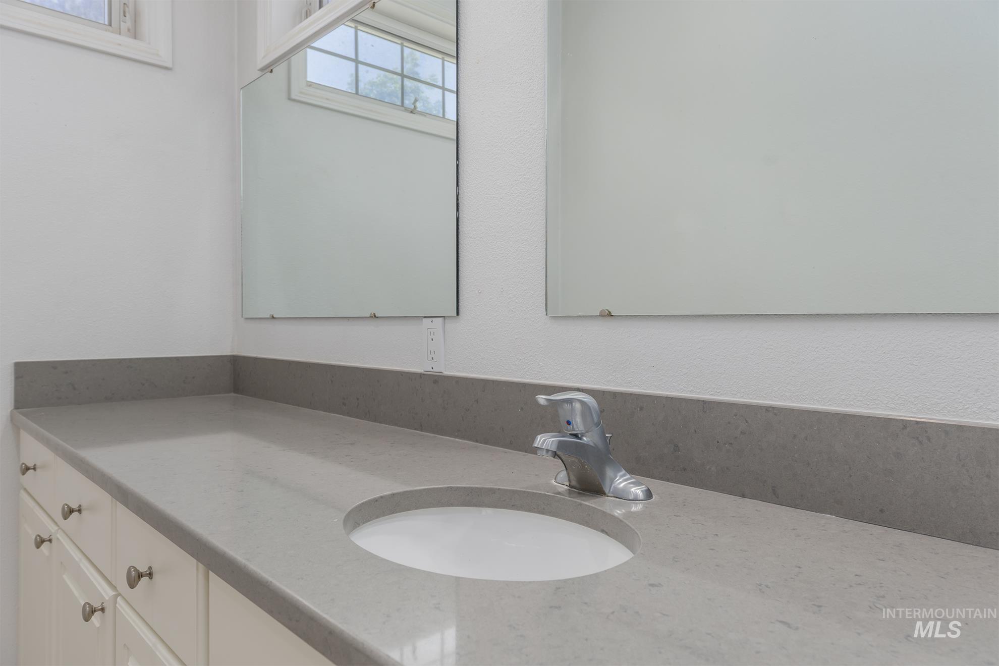 49 NW 19th St, Ontario, Oregon 97914, 4 Bedrooms, 3 Bathrooms, Residential For Sale, Price $475,000, 98976720