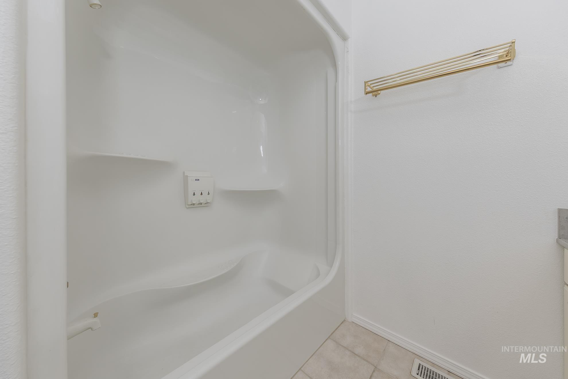 49 NW 19th St, Ontario, Oregon 97914, 4 Bedrooms, 3 Bathrooms, Residential For Sale, Price $475,000, 98976720