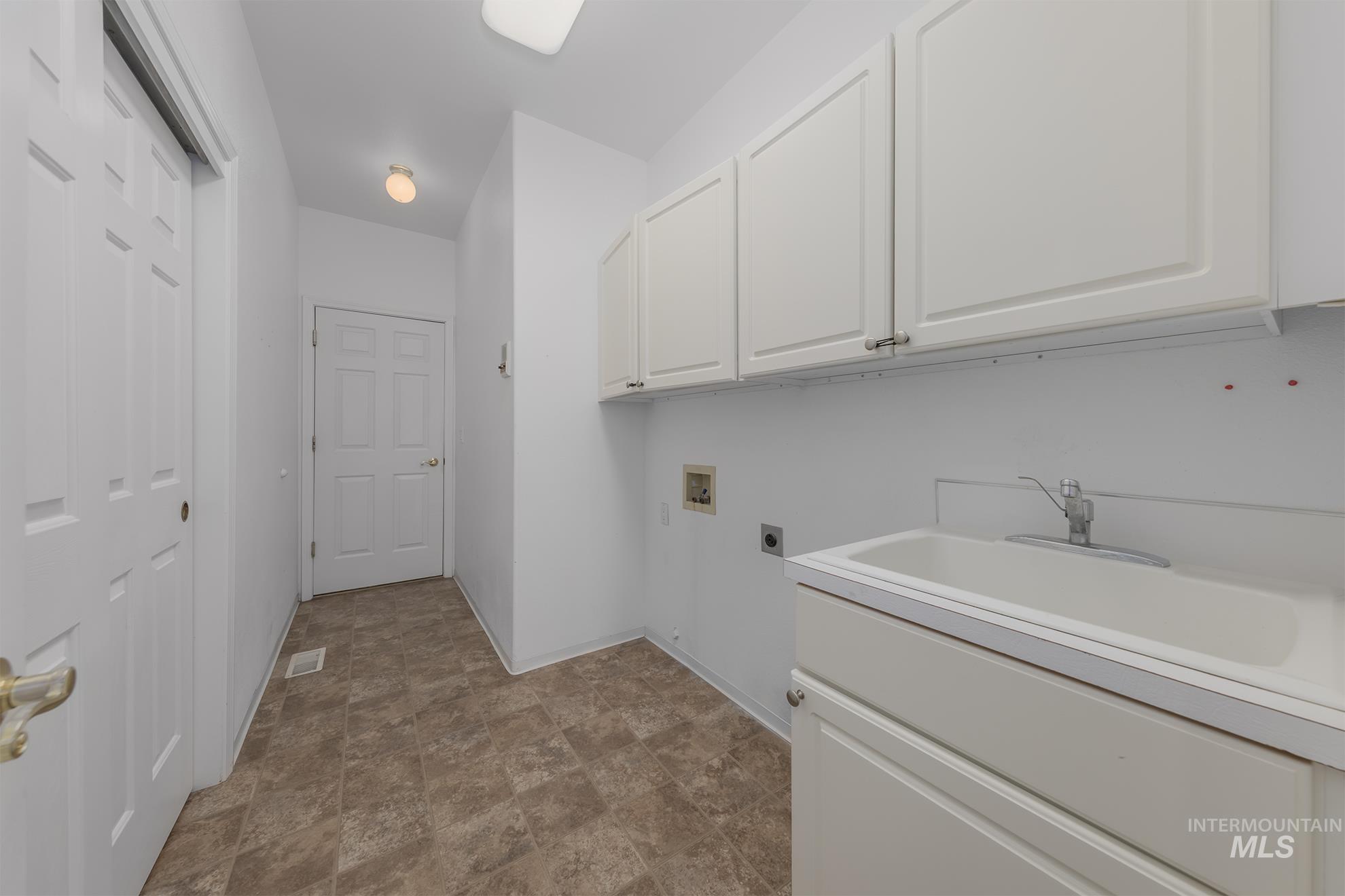 49 NW 19th St, Ontario, Oregon 97914, 4 Bedrooms, 3 Bathrooms, Residential For Sale, Price $475,000, 98976720