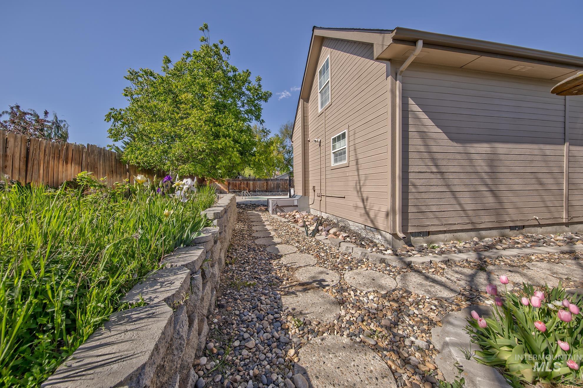 49 NW 19th St, Ontario, Oregon 97914, 4 Bedrooms, 3 Bathrooms, Residential For Sale, Price $475,000, 98976720