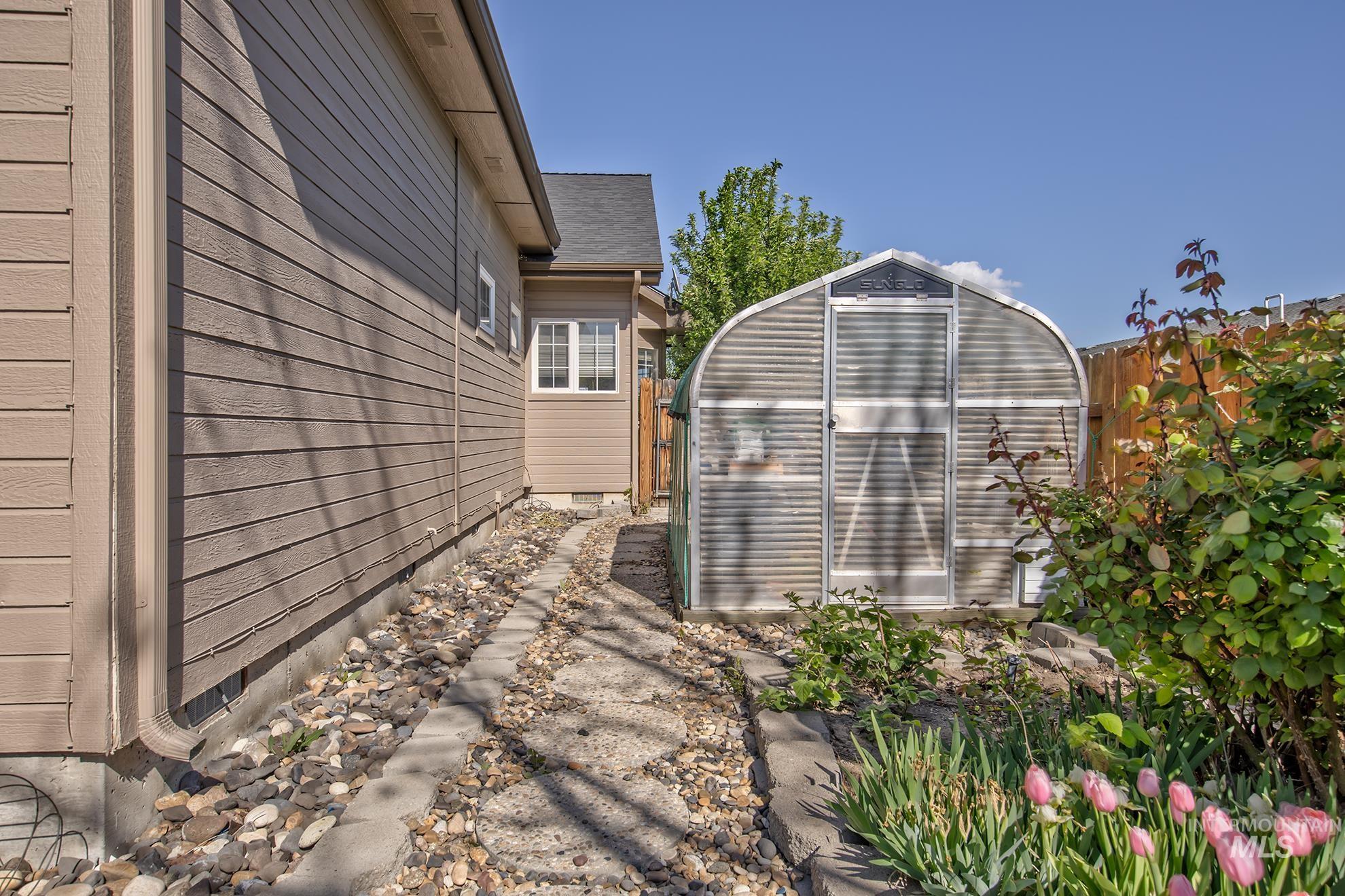 49 NW 19th St, Ontario, Oregon 97914, 4 Bedrooms, 3 Bathrooms, Residential For Sale, Price $475,000, 98976720