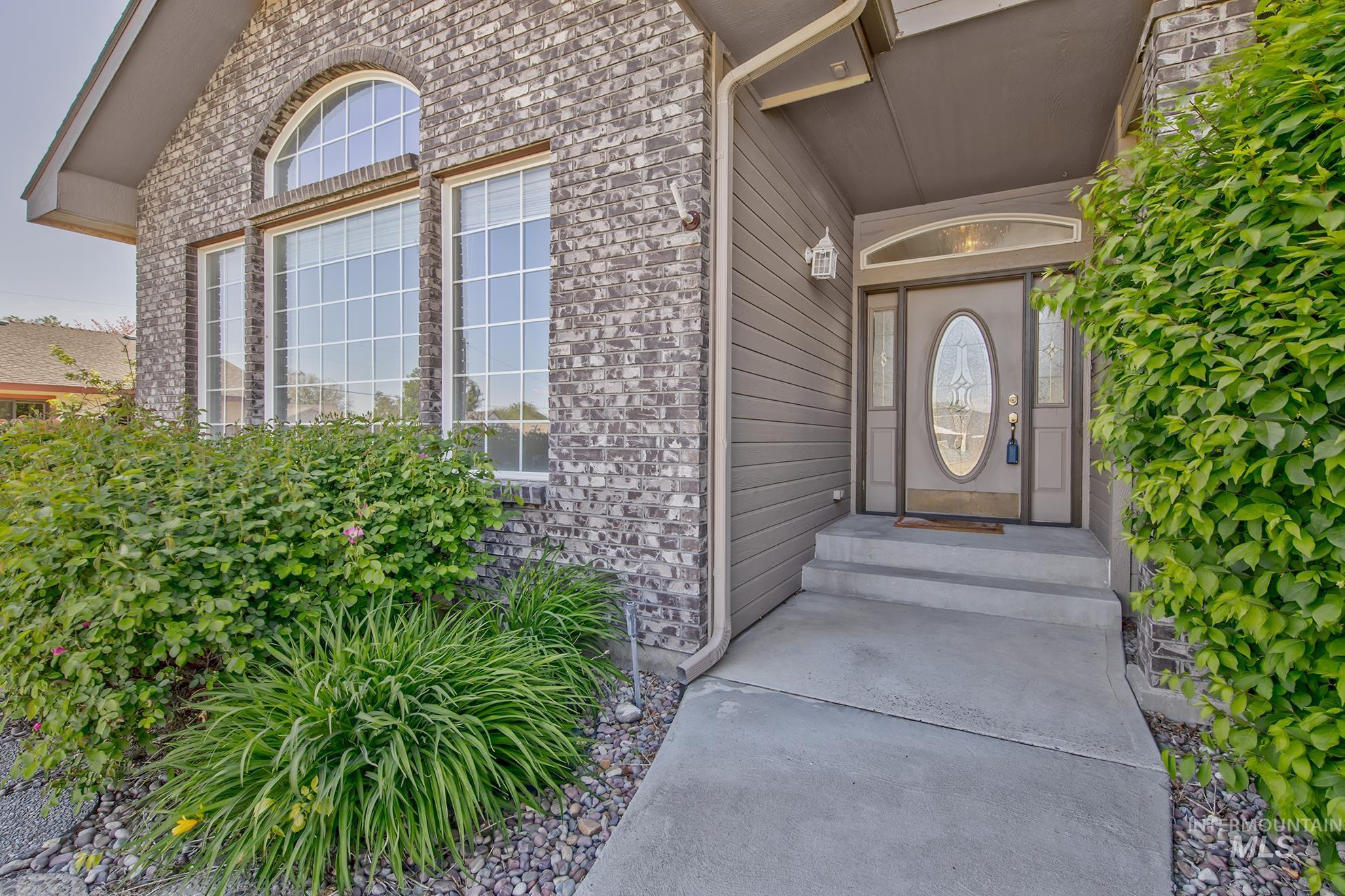 49 NW 19th St, Ontario, Oregon 97914, 4 Bedrooms, 3 Bathrooms, Residential For Sale, Price $475,000, 98976720