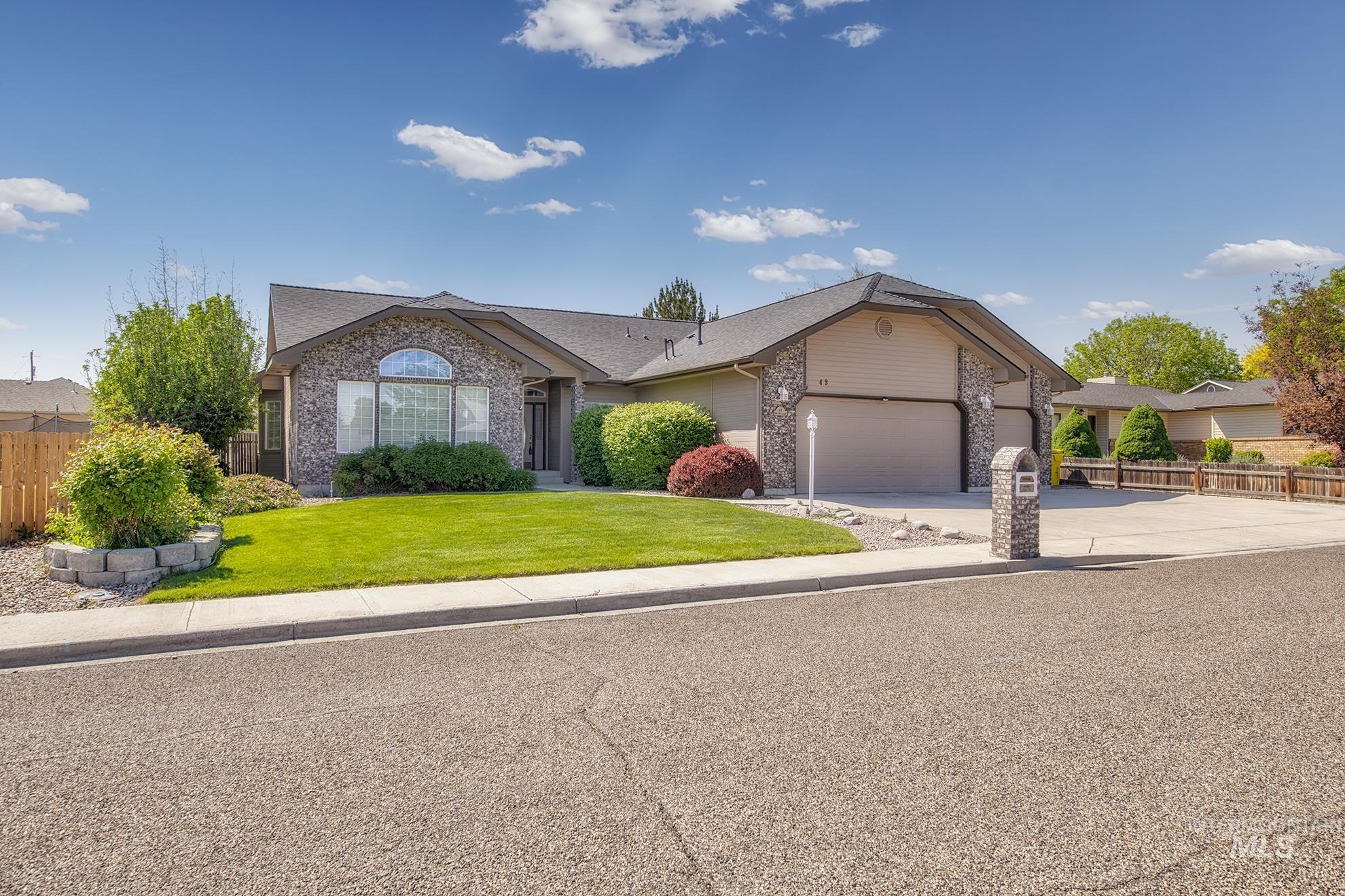 49 NW 19th St, Ontario, Oregon 97914, 4 Bedrooms, 3 Bathrooms, Residential For Sale, Price $475,000, 98976720