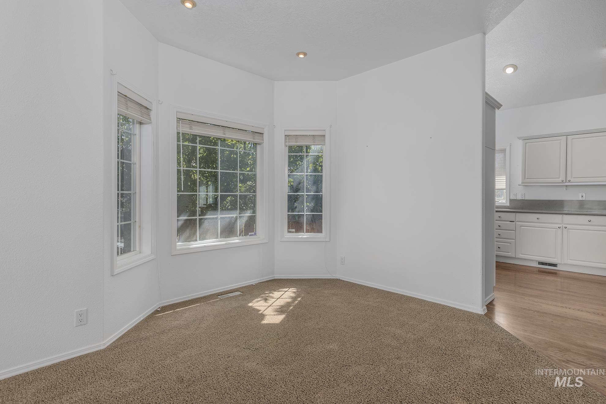 49 NW 19th St, Ontario, Oregon 97914, 4 Bedrooms, 3 Bathrooms, Residential For Sale, Price $475,000, 98976720