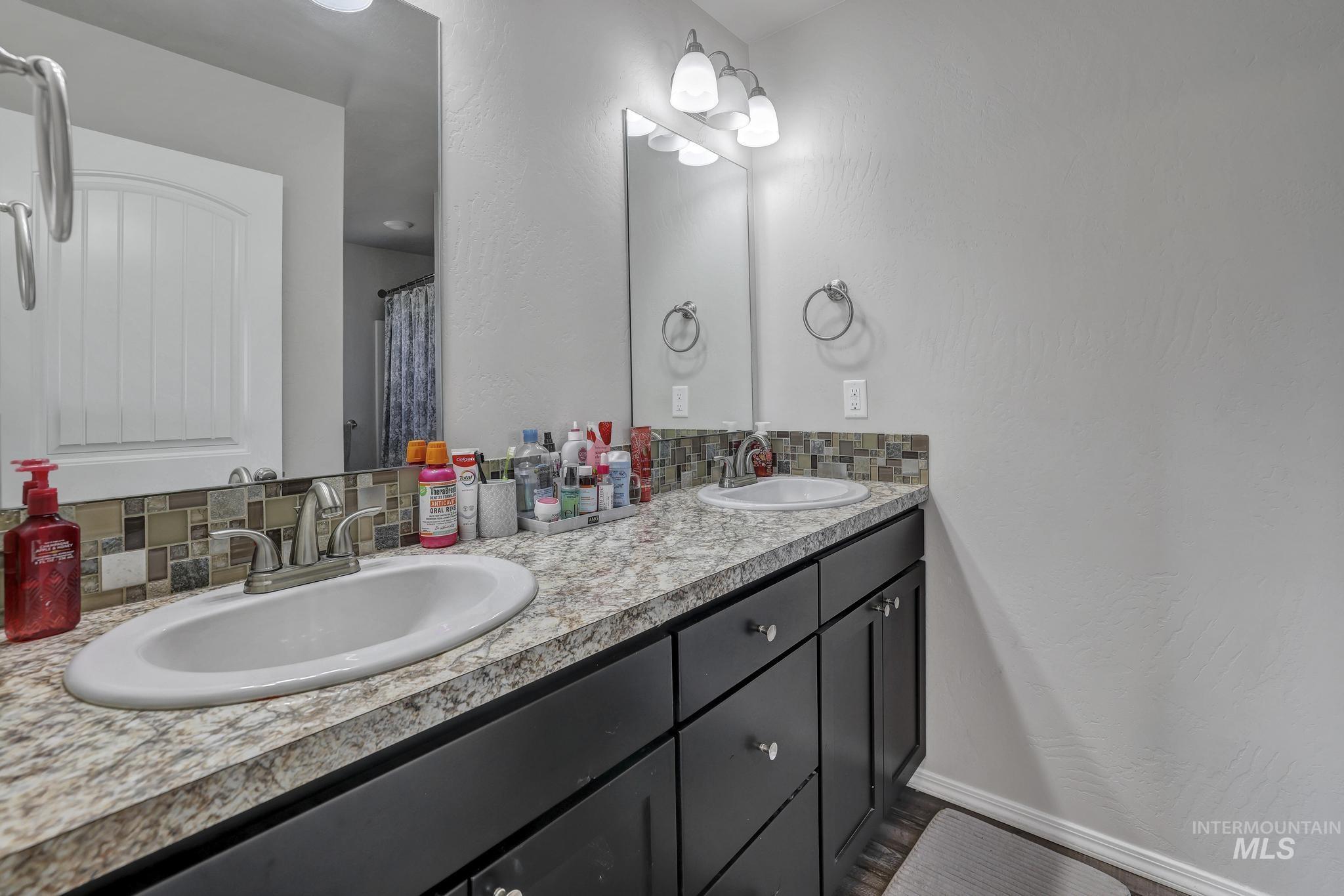 113 Riverview Drive, Shoshone, Idaho 83352, 3 Bedrooms, 2 Bathrooms, Residential For Sale, Price $365,000, 98976721