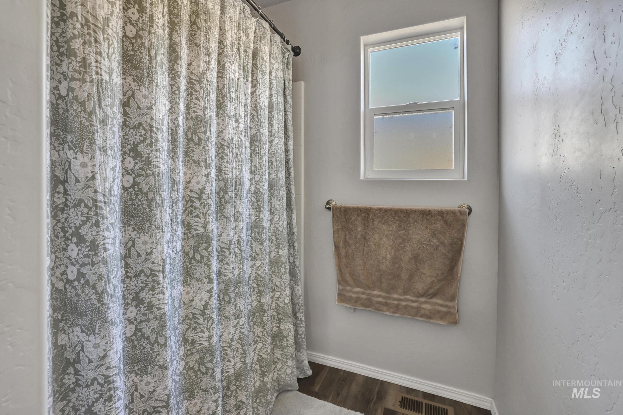 113 Riverview Drive, Shoshone, Idaho 83352, 3 Bedrooms, 2 Bathrooms, Residential For Sale, Price $365,000, 98976721