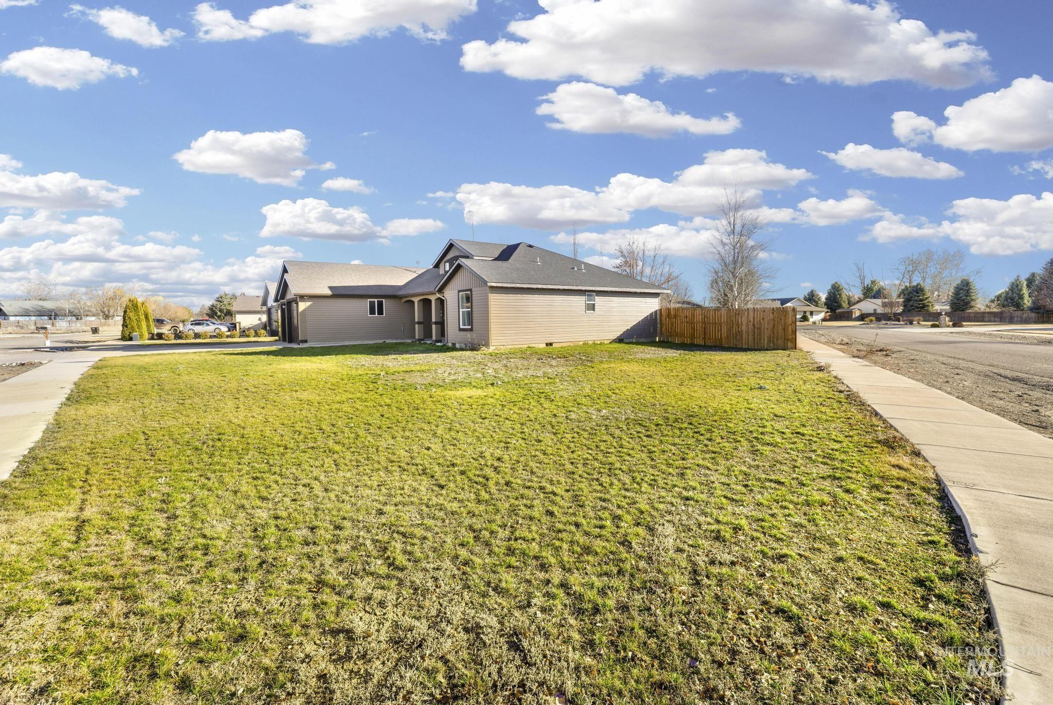 113 Riverview Drive, Shoshone, Idaho 83352, 3 Bedrooms, 2 Bathrooms, Residential For Sale, Price $365,000, 98976721