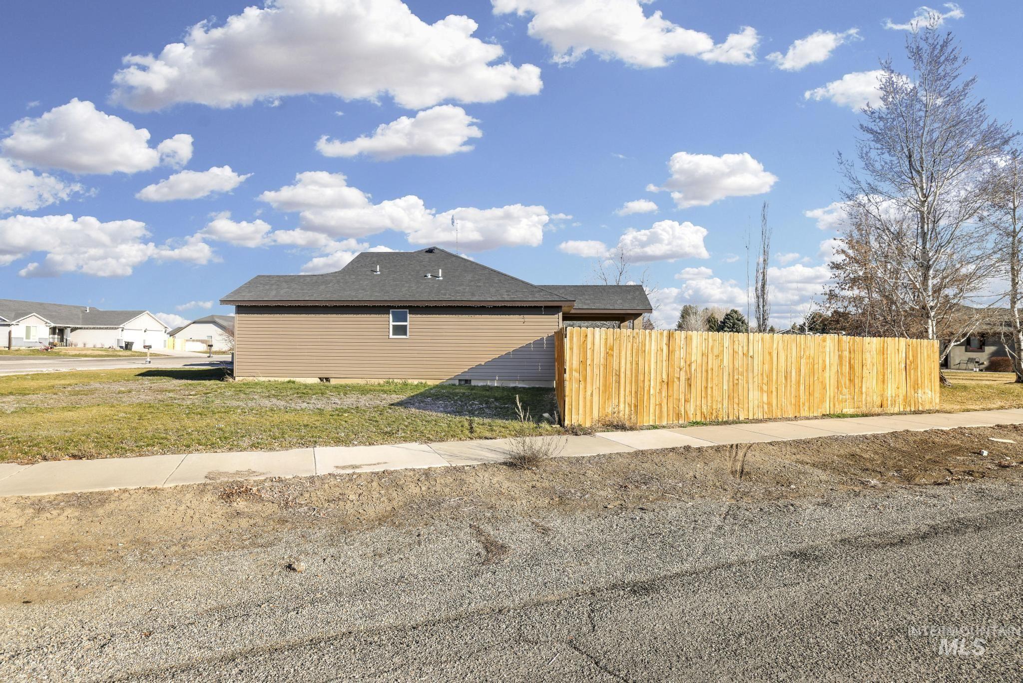 113 Riverview Drive, Shoshone, Idaho 83352, 3 Bedrooms, 2 Bathrooms, Residential For Sale, Price $365,000, 98976721