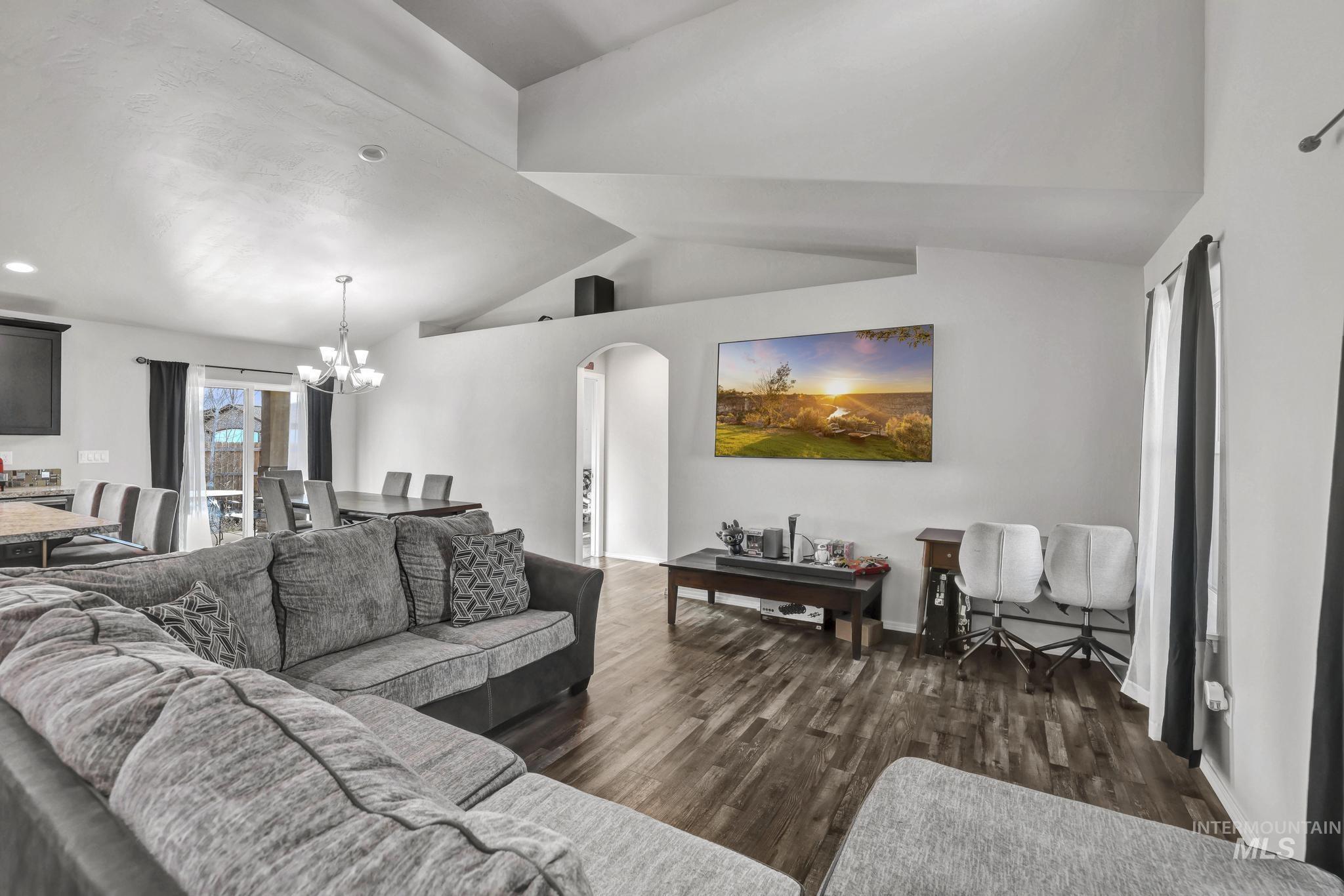 113 Riverview Drive, Shoshone, Idaho 83352, 3 Bedrooms, 2 Bathrooms, Residential For Sale, Price $365,000, 98976721