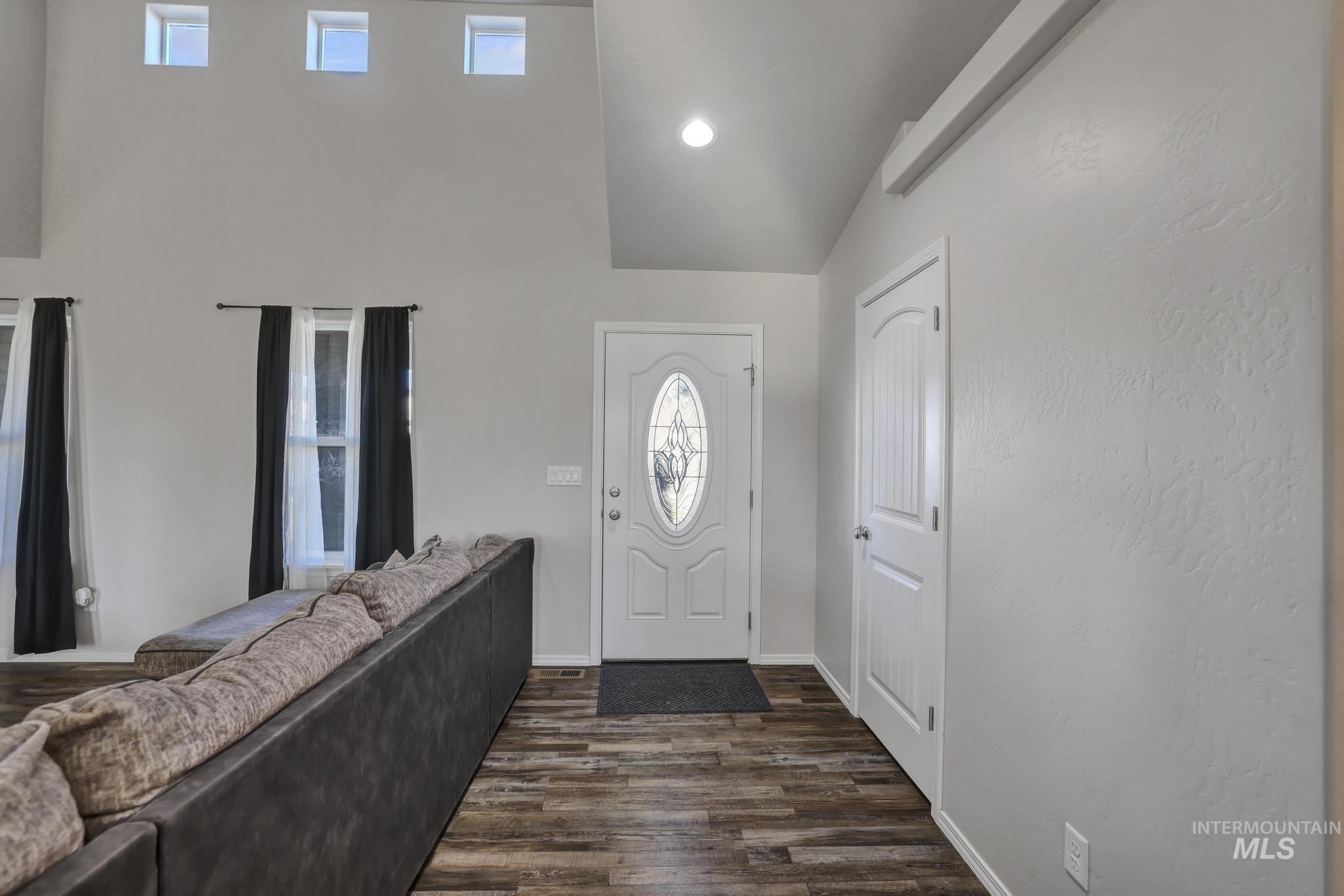 113 Riverview Drive, Shoshone, Idaho 83352, 3 Bedrooms, 2 Bathrooms, Residential For Sale, Price $365,000, 98976721