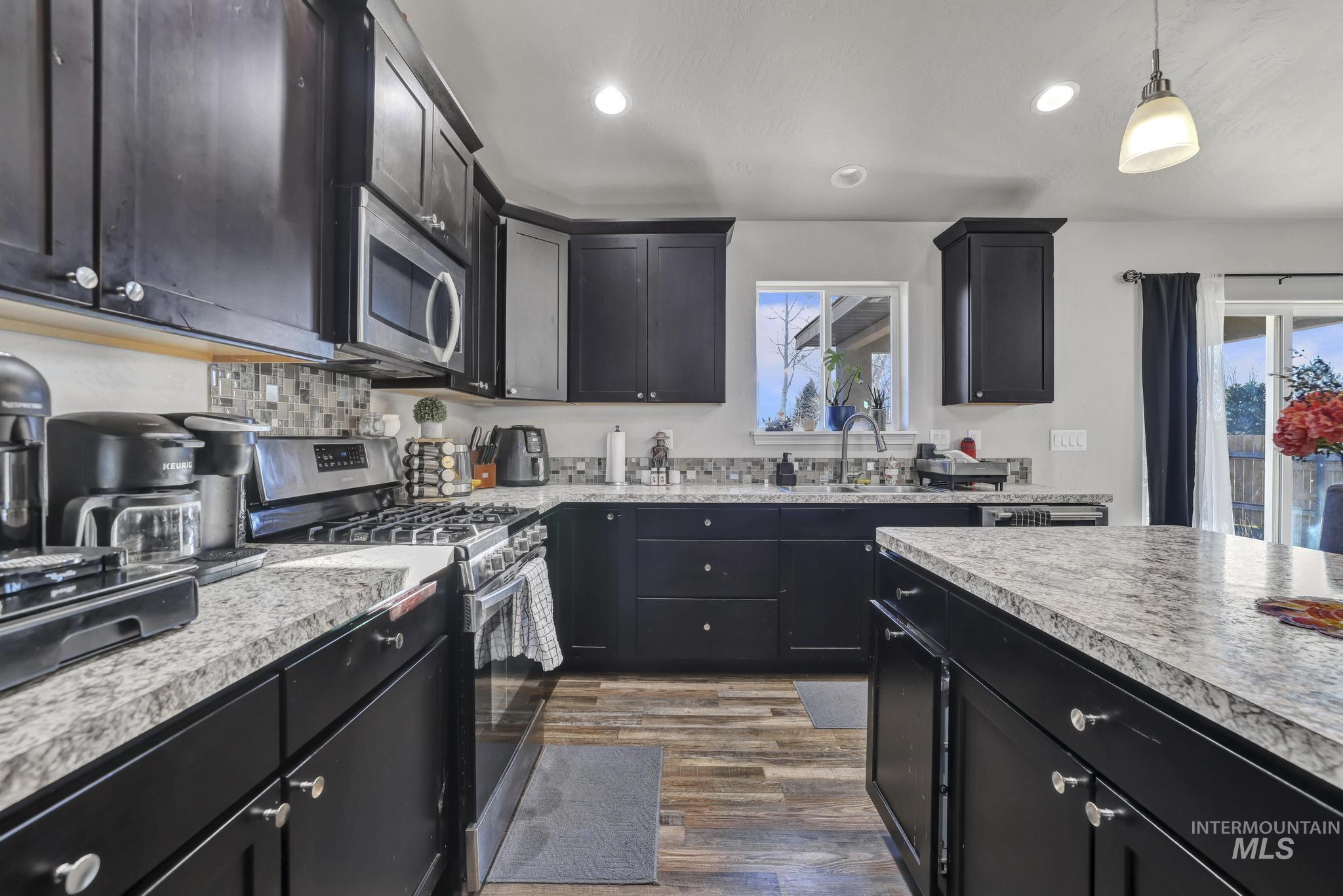 113 Riverview Drive, Shoshone, Idaho 83352, 3 Bedrooms, 2 Bathrooms, Residential For Sale, Price $365,000, 98976721