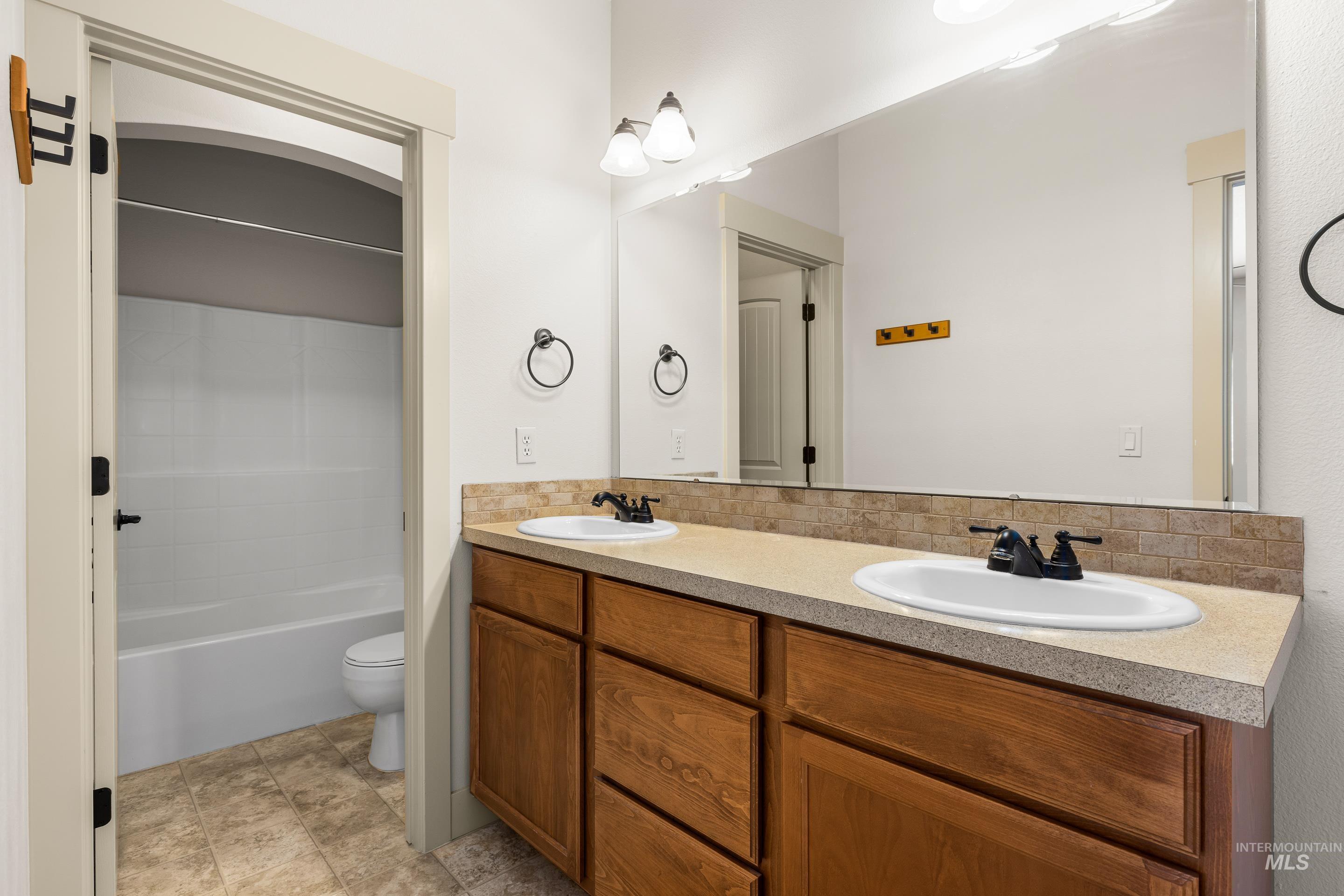 3286 N Gaviola Ave, Meridian, Idaho 83646, 3 Bedrooms, 2.5 Bathrooms, Residential For Sale, Price $494,900,MLS 98976726