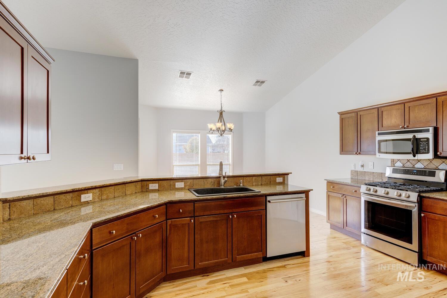 2191 W Ditch Creek Drive, Meridian, Idaho 83646, 3 Bedrooms, 2 Bathrooms, Residential For Sale, Price $669,900, 98976736