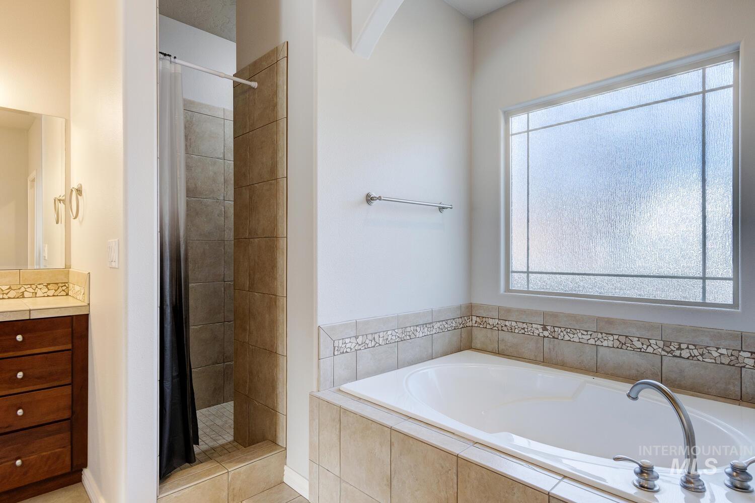 2191 W Ditch Creek Drive, Meridian, Idaho 83646, 3 Bedrooms, 2 Bathrooms, Residential For Sale, Price $669,900, 98976736