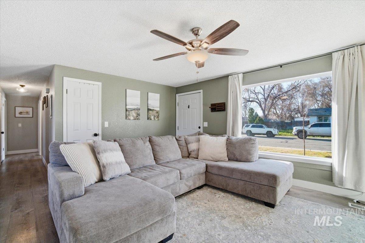 1436 Washington St, Meridian, Idaho 83642, 3 Bedrooms, 1 Bathroom, Residential For Sale, Price $350,000, 98976739