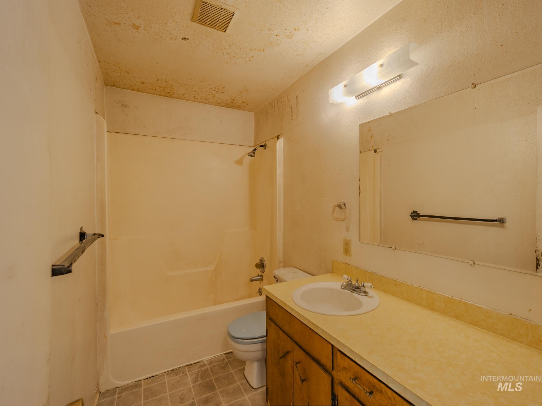 425 W N 5th St., Grangeville, Idaho 83530, 3 Bedrooms, 1 Bathroom, Residential For Sale, Price $165,000,MLS 98976740