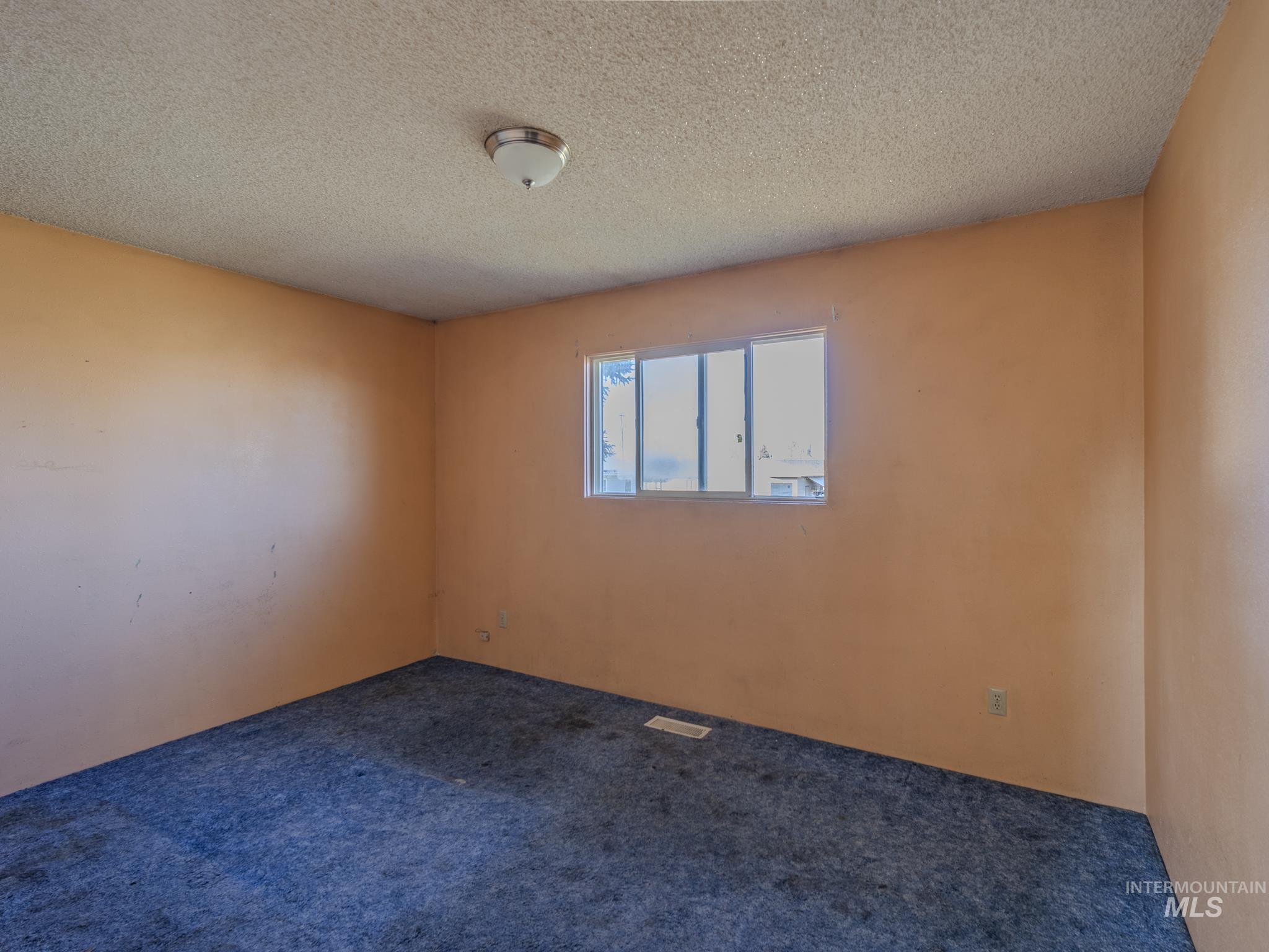 425 W N 5th St., Grangeville, Idaho 83530, 3 Bedrooms, 1 Bathroom, Residential For Sale, Price $165,000,MLS 98976740