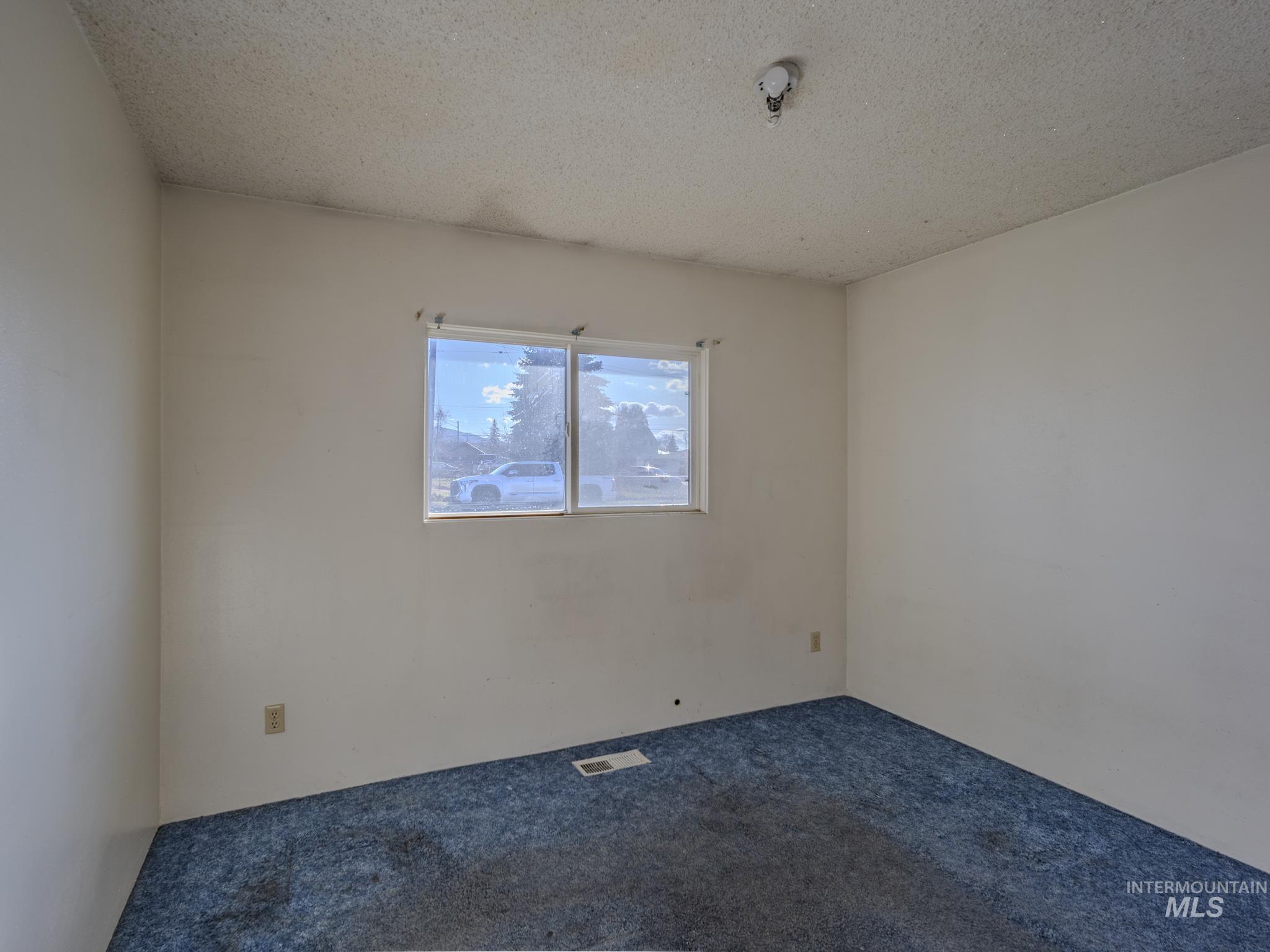 425 W N 5th St., Grangeville, Idaho 83530, 3 Bedrooms, 1 Bathroom, Residential For Sale, Price $165,000,MLS 98976740