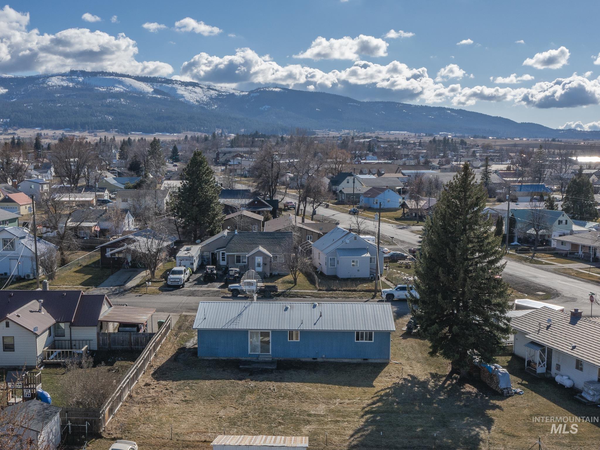 425 W N 5th St., Grangeville, Idaho 83530, 3 Bedrooms, 1 Bathroom, Residential For Sale, Price $165,000,MLS 98976740