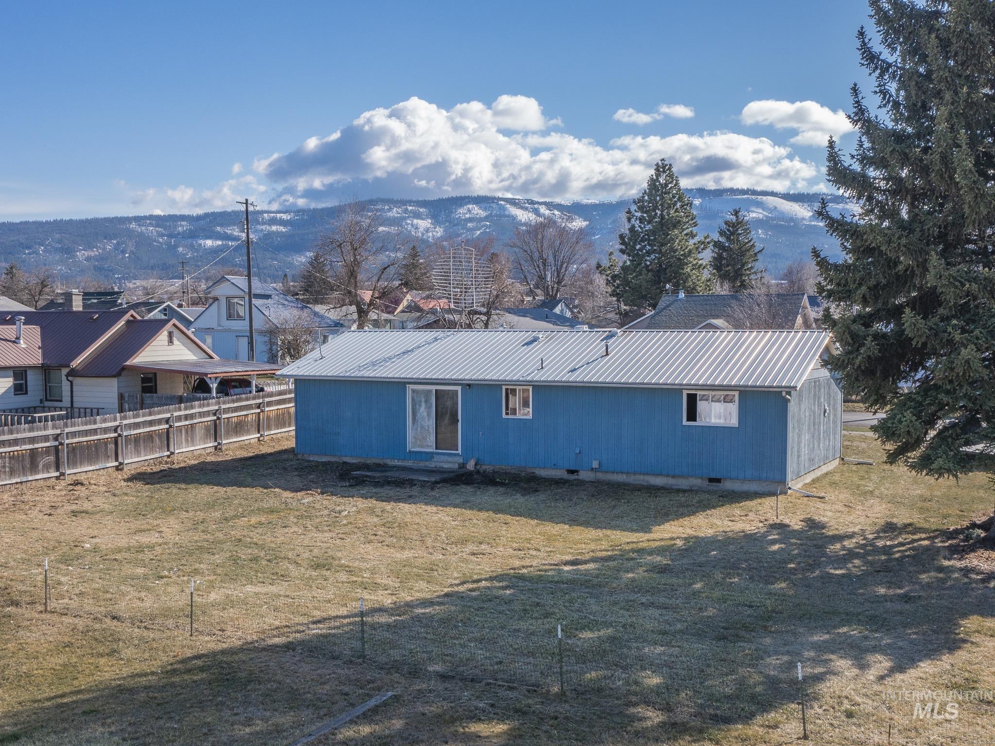 425 W N 5th St., Grangeville, Idaho 83530, 3 Bedrooms, 1 Bathroom, Residential For Sale, Price $165,000,MLS 98976740