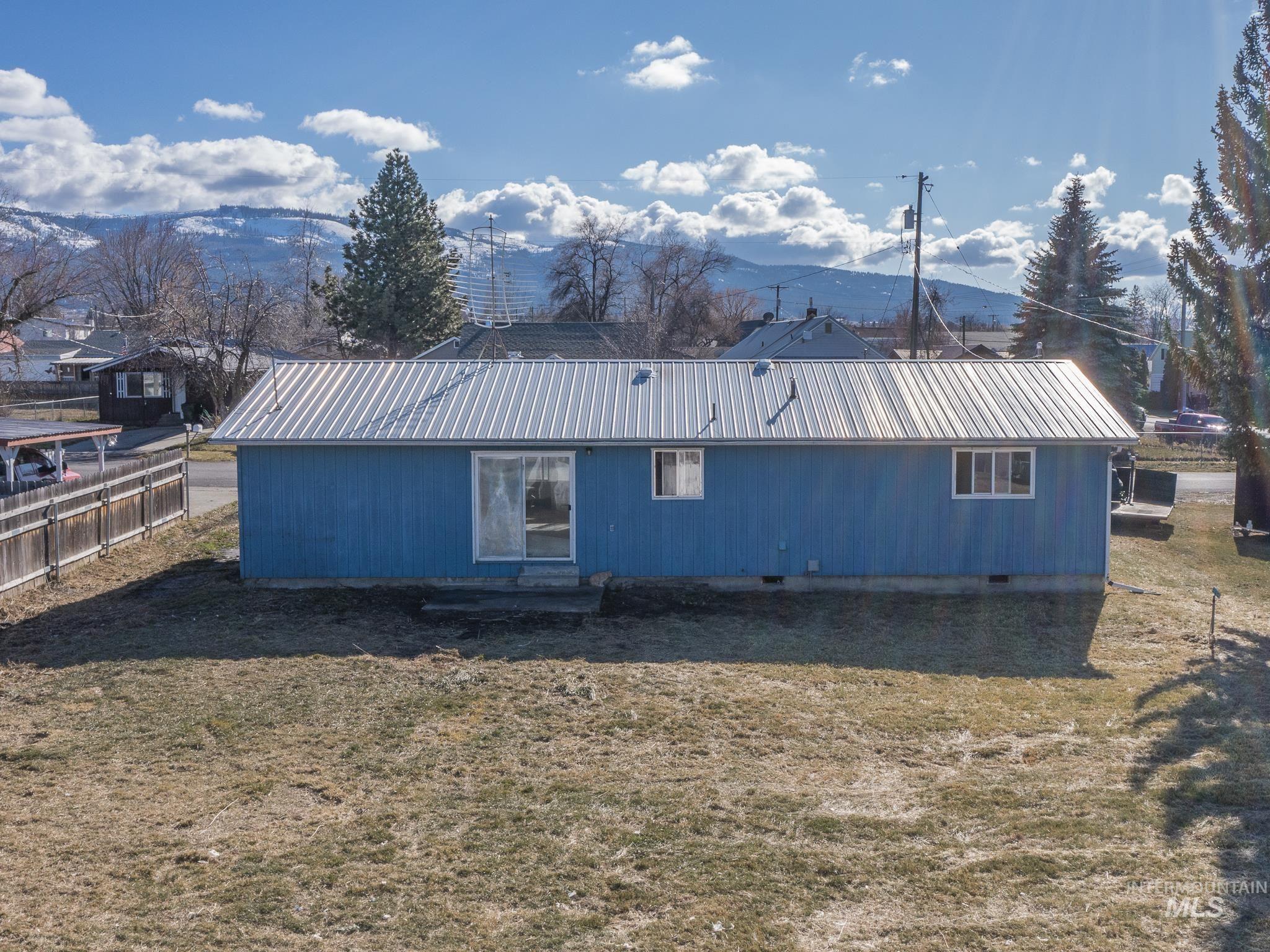 425 W N 5th St., Grangeville, Idaho 83530, 3 Bedrooms, 1 Bathroom, Residential For Sale, Price $165,000,MLS 98976740