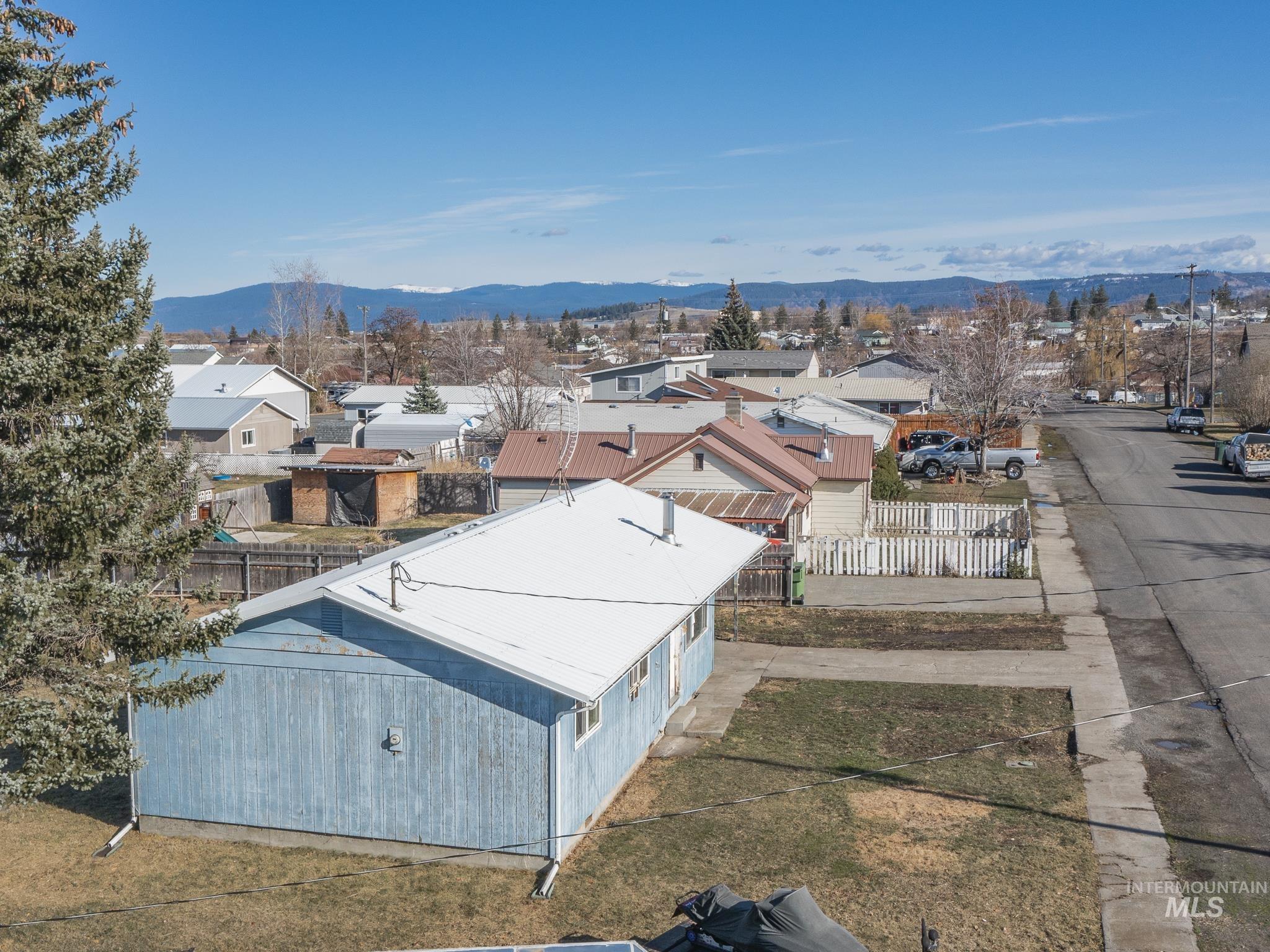 425 W N 5th St., Grangeville, Idaho 83530, 3 Bedrooms, 1 Bathroom, Residential For Sale, Price $165,000,MLS 98976740