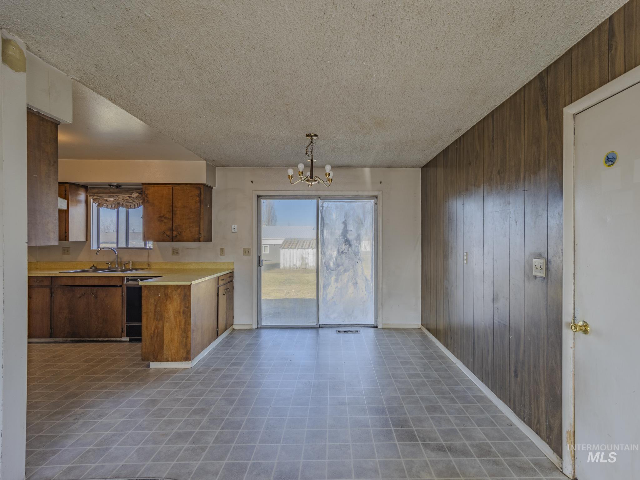 425 W N 5th St., Grangeville, Idaho 83530, 3 Bedrooms, 1 Bathroom, Residential For Sale, Price $165,000,MLS 98976740