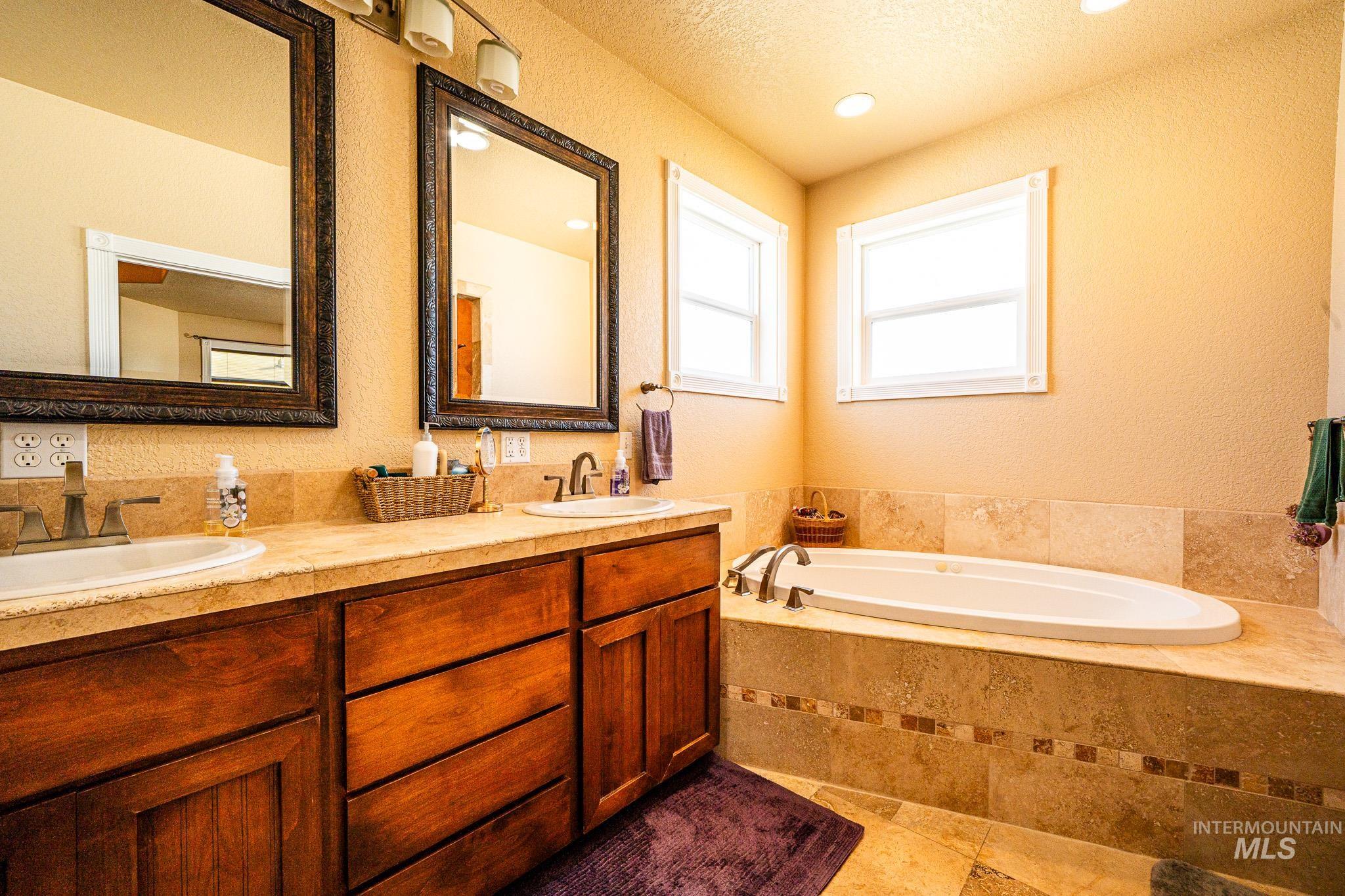 201 E South 10th Street, Grangeville, Idaho 83530, 3 Bedrooms, 2 Bathrooms, Residential For Sale, Price $522,500,MLS 98976748