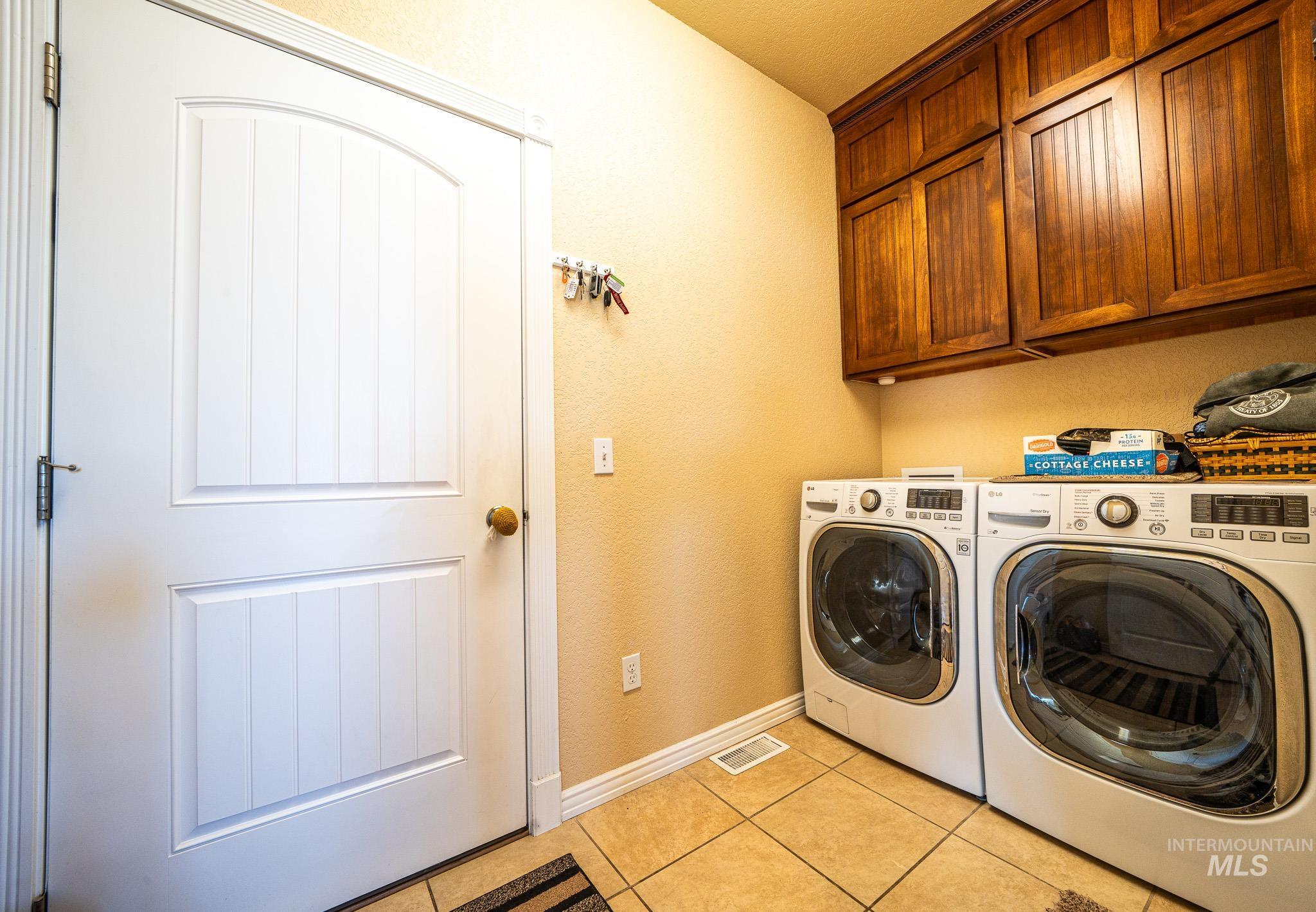 201 E South 10th Street, Grangeville, Idaho 83530, 3 Bedrooms, 2 Bathrooms, Residential For Sale, Price $522,500,MLS 98976748