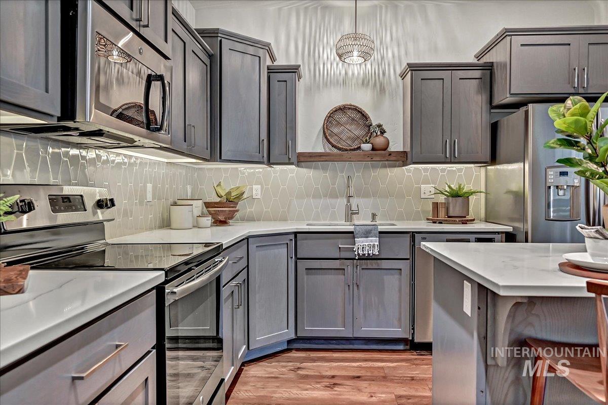 291 E Thurman Mill Lane, Garden City, Idaho 83714, 3 Bedrooms, 2.5 Bathrooms, Residential For Sale, Price $545,000,MLS 98976750